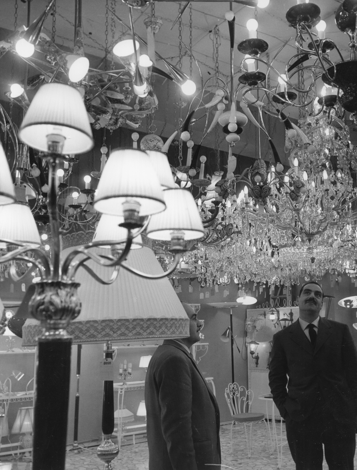 Interno Del Padiglione Dell Illuminazione E Dei Lampadari Alla Fiera Campionaria Di Milano Del 1956 Archivio Fondazione Fiera Milano