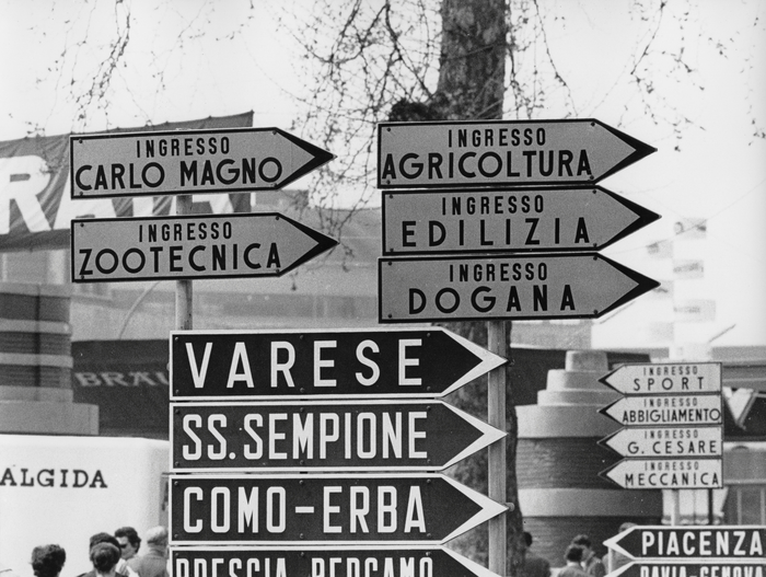 Cartello stradale all'ingresso della Fiera Campionaria di Milano