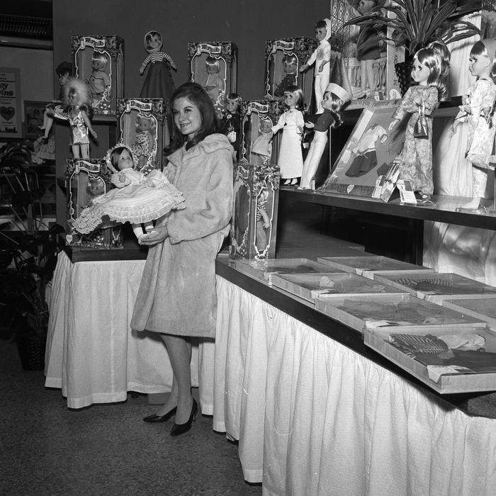 Stand bambole Ratti al Salone del Giocattolo alla Fiera di Milano del 1967 Archivio Fondazione Fiera Milano